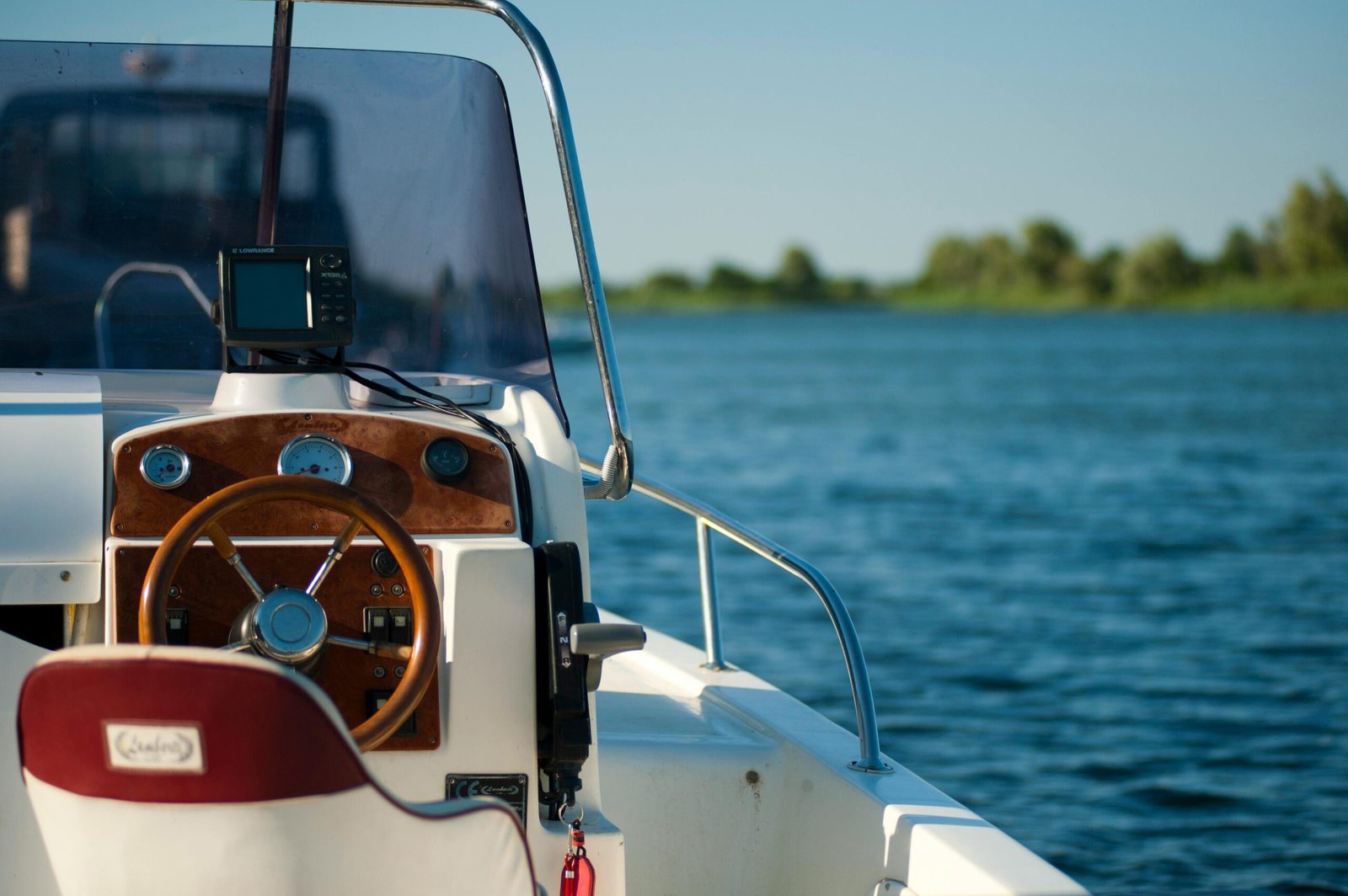 Read more about the article Jet Skiing vs. Boating: Which Is the Best Way to Explore Jacksonville’s Waters?